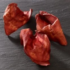 Rocco Smoked Cows' Ear Dog Chews -EUKANUBA Shop 1 37450 37553 rocco smoked ears schiefertafel 5